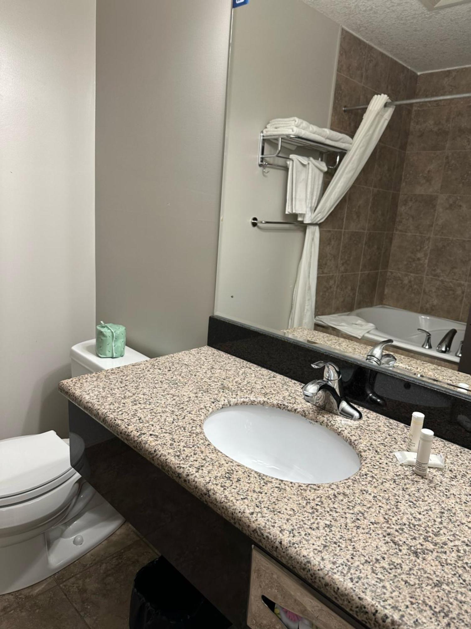 Travelodge By Wyndham Wetaskiwin Esterno foto