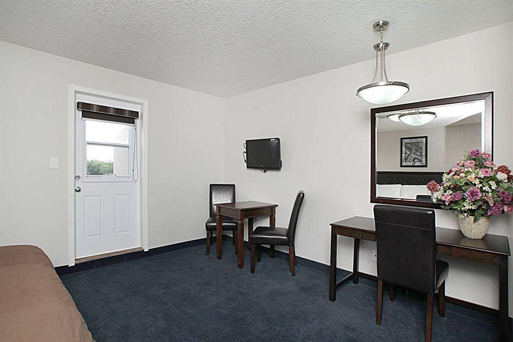 Travelodge By Wyndham Wetaskiwin Esterno foto